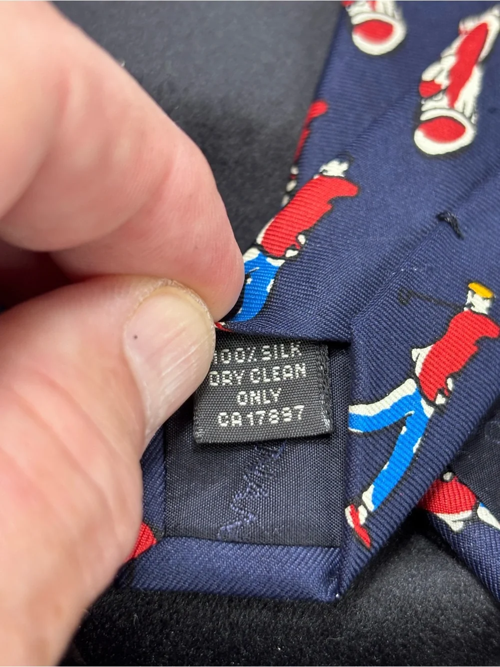 Banana Republic Made in Italy Golf Novelty Silk Tie – Navy Blue Golfer Print